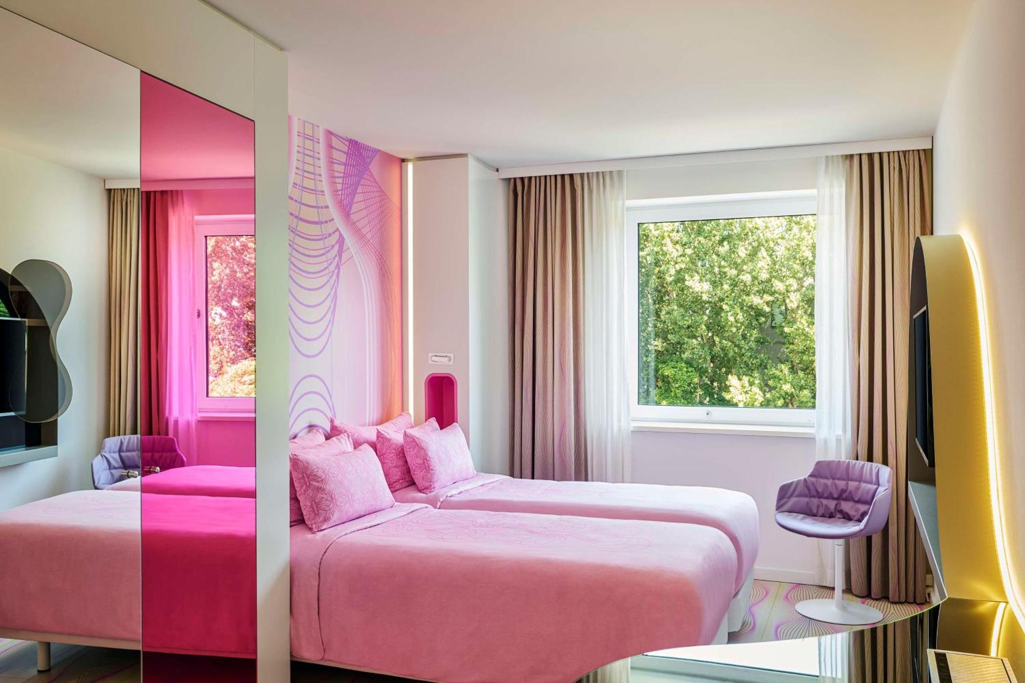 nhow Room River View
