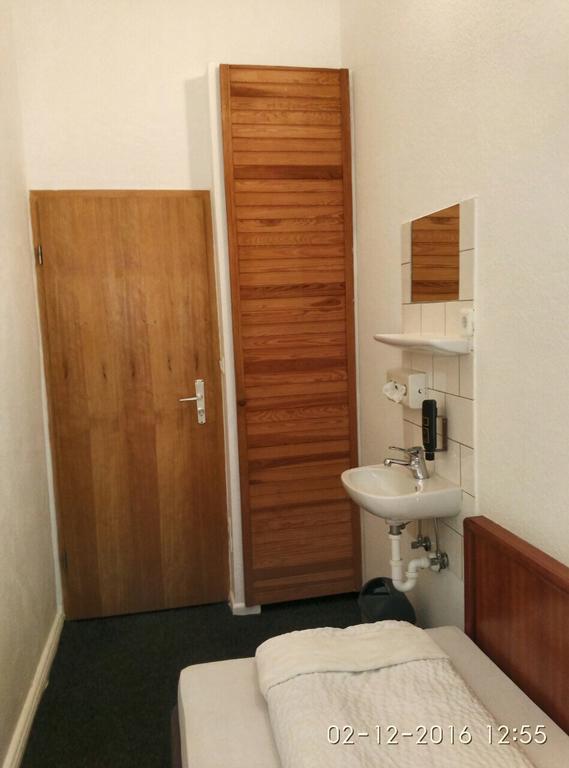 Chambre Simple avec Salle de Bains Commune