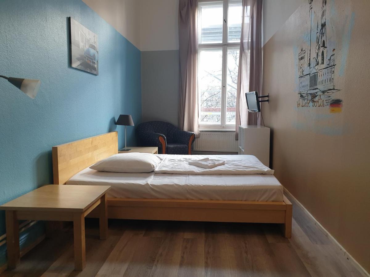 Chambre Simple avec Toilettes et Douche Communes