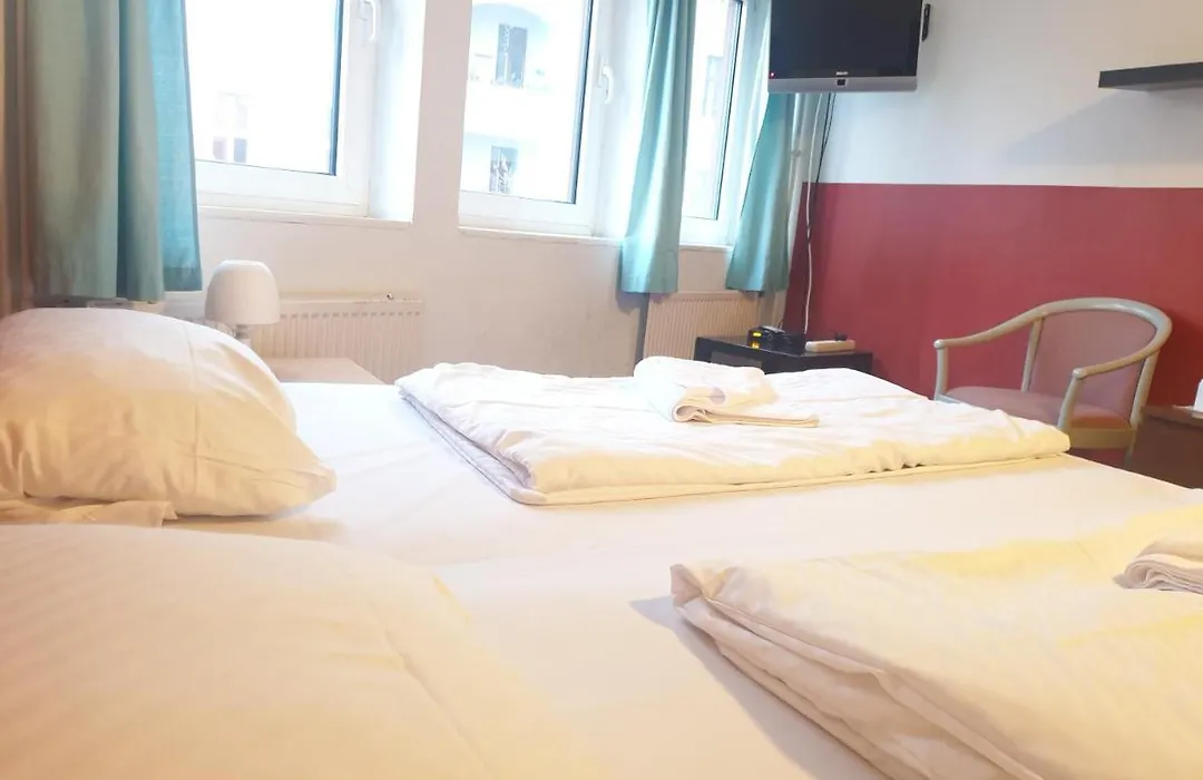 Thomas Rooms-1