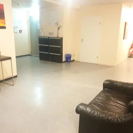 Thomas Rooms-2